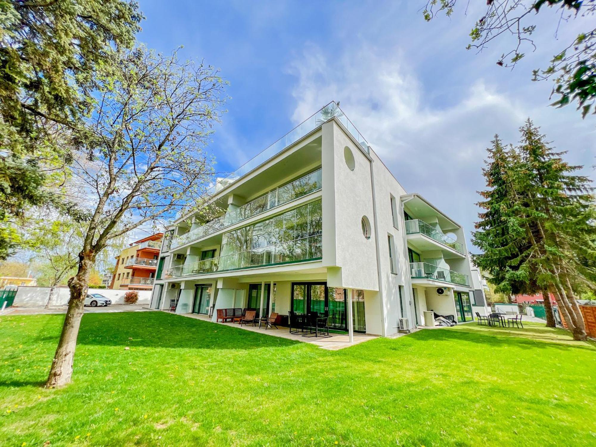 Villa Bauhaus Wellness Apartments 207 - Petiteplage Siófok Exterior foto